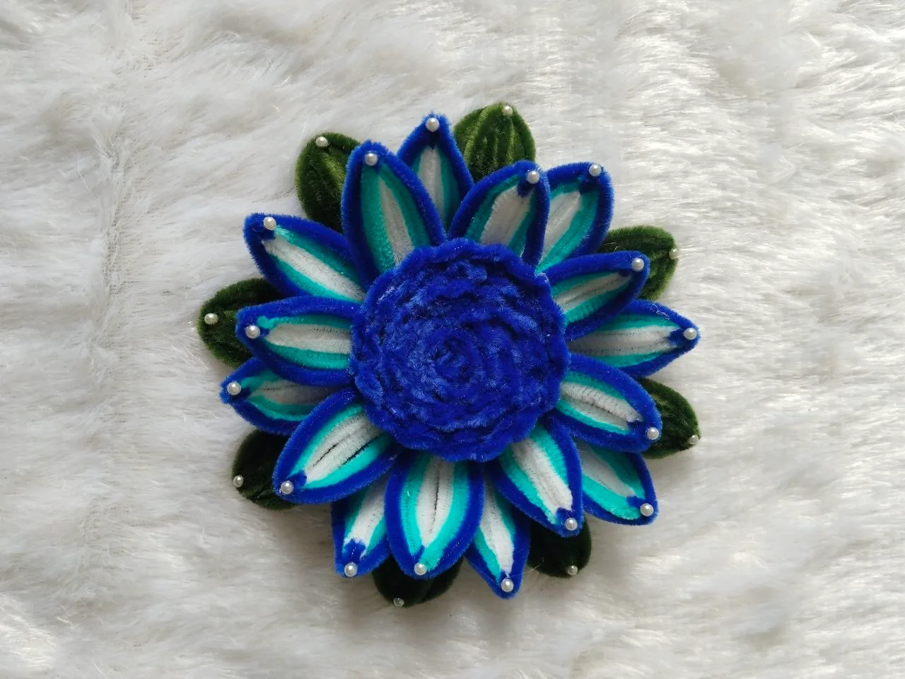 Blue pearl festive decor piece